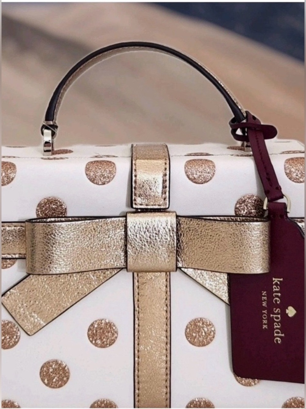 kate spade
NEW/ Kate Spade/ White & Gold Polka Dot Bow Mini Box Bag - Picture 2 of 5